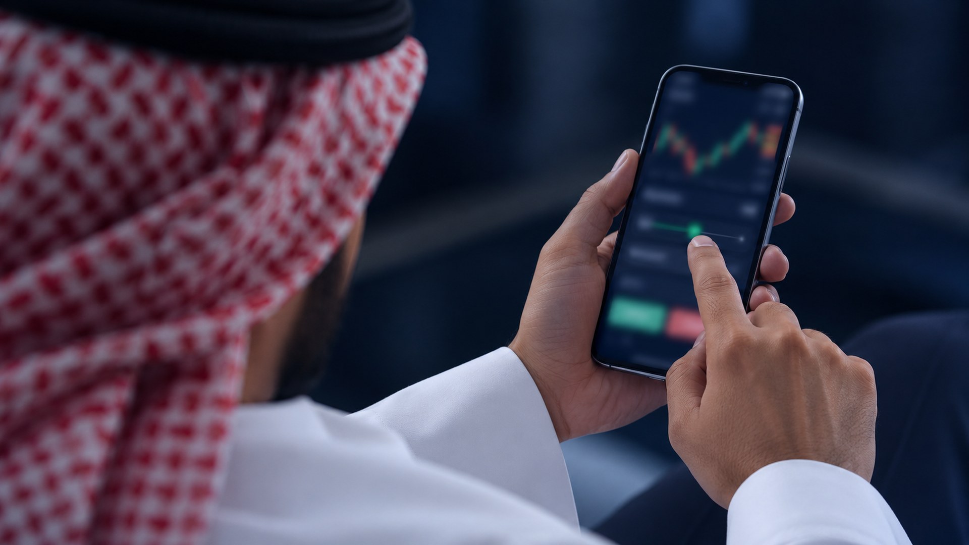 يد مستثمر سعودي تحدد سعر الأمر في تطبيق تداول