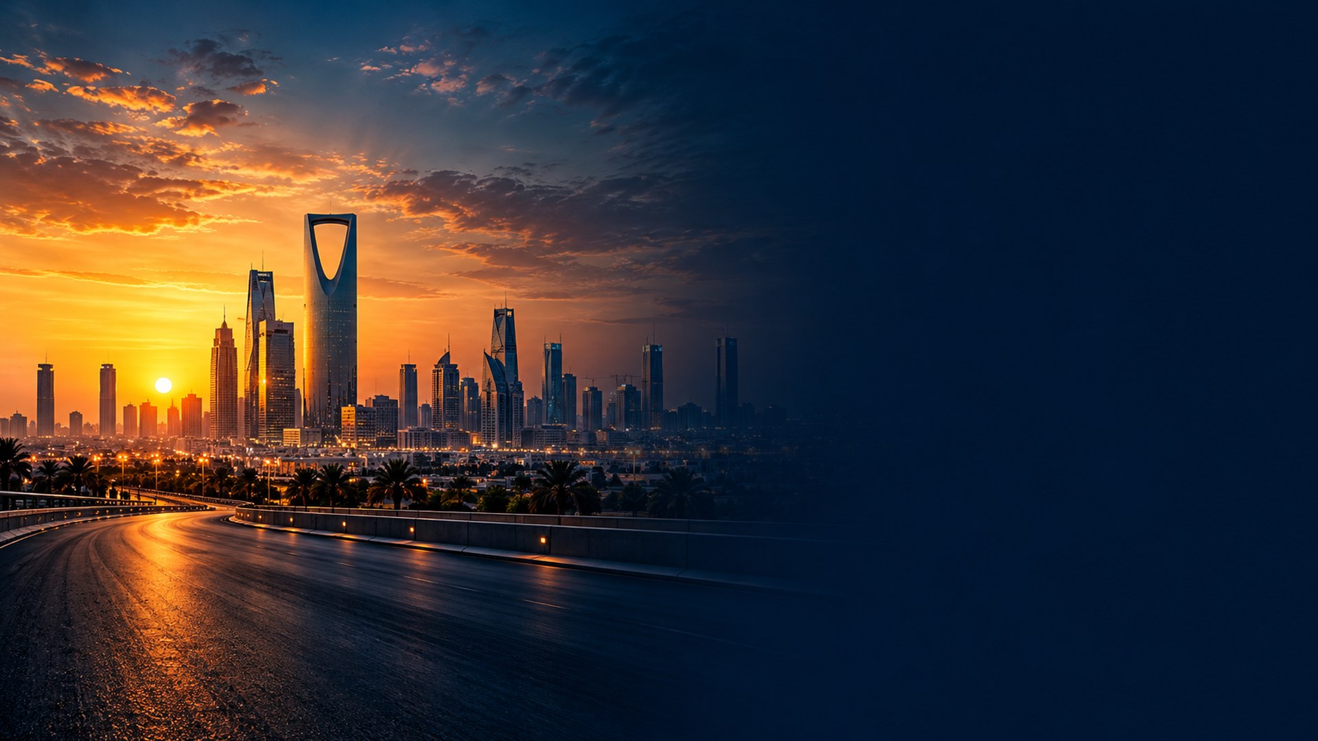 شروق الشمس فوق أفق الرياض من طريق هادئ